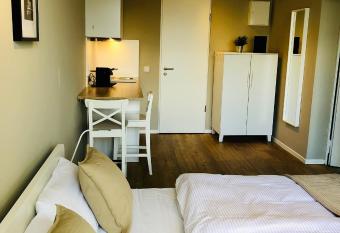 Arbio I Cube Studios & Apartments St Pauli allows 18 year olds to book a room