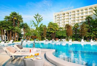 Grand Hotel Trieste & Victoria has Balcony rooms