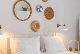 Anamnisi Studio has Balcony rooms