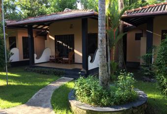 Hotel Flower Garden has rooms with a private hot tub
