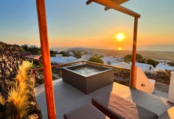 Sunset Paradise Oia allows 18 year olds to book a room