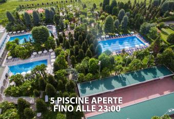 Hotel Metropole has Balcony rooms