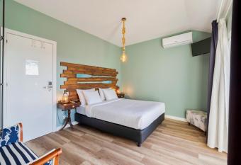 Marina Blue - Apartments & Suites has Balcony rooms