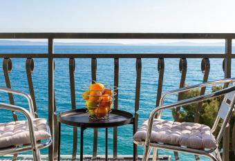 Solar Beach Inn has Balcony rooms