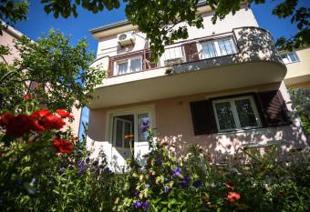 Apartments Vitkovic has Balcony rooms