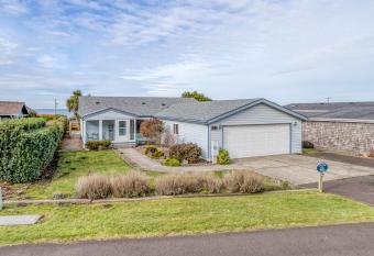 Nigh Tides has Balcony rooms