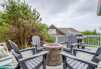 Cozy Cabin has Balcony rooms