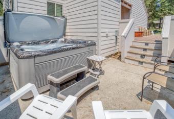 Landrise 10 has Balcony rooms