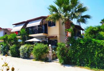 Grivas Apartments has Balcony rooms