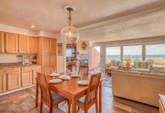 Breakers Beach House #3 has Balcony rooms