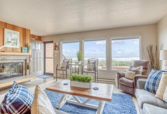 Breakers Beach House #4 has Balcony rooms