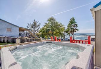 Depoe Bay Whalehouse has Balcony rooms
