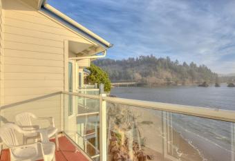 Dock of the Bay 305 has Balcony rooms