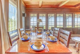 Dowd House has Balcony rooms