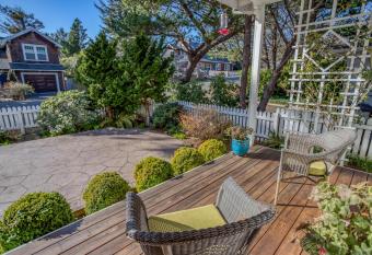 Eleanor Edward Cottage by the Sea (MCA 148) has Balcony rooms
