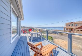 La Mer has Balcony rooms