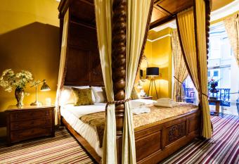 Paskins Town House allows 18 year olds to book a room