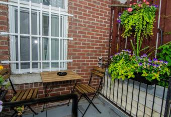 Maison Cartier Montreal has rooms with a private hot tub