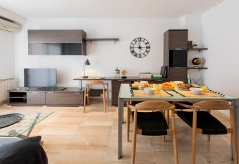 Petit Luxe   gara has Balcony rooms