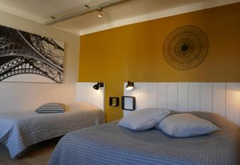 Le Sommeil des F  es has Balcony rooms