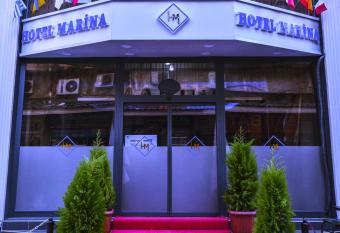 MAR  NA HOTEL allows 18 year olds to book a room