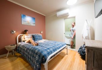 Port Lincoln Studio Apartments allows 18 year olds to book a room