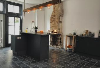 De Pastorie allows 18 year olds to book a room