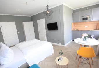 Zollikof Aparts - Sauna & Studioapartments allows 18 year olds to book a room