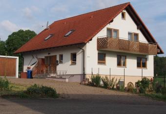 Brachfeld zehneins Ferienwohnung allows 18 year olds to book a room