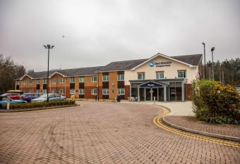 Best Western Pontypool Metro Hotel allows 18 year olds to book a room