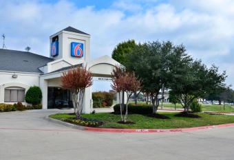 Motel 6-Plano, Tx - West - Frisco has Smoking rooms