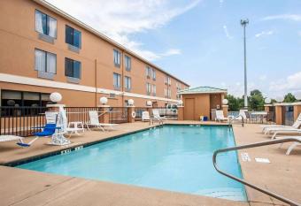 Spark by Hilton Tuscaloosa University has Smoking rooms