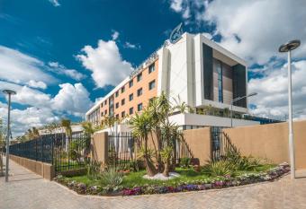 Golden Tulip Royaume allows 18 year olds to book a room