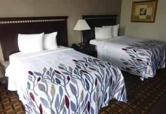 Red Roof Inn Evergreen has Smoking rooms