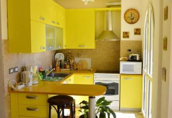 2 bedrooms appartement with furnished garden at Borghetto melara 6 km away from the beach has Balcony rooms