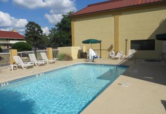 Fairview Inn & Suites Mobile has Smoking rooms