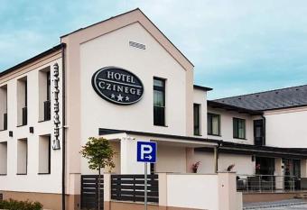 Hotel Czinege &   tterem allows 18 year olds to book a room