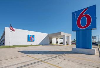 Americas Best Value Inn Hamilton allows 18 year olds to book a room