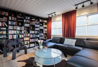 Thingholt Apartments allows 18 year olds to book a room