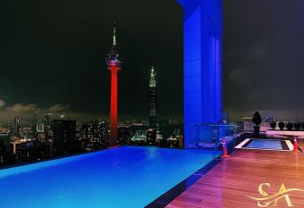 Queens Service Suites at Platinum KLCC has rooms with a private hot tub