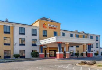 Comfort Suites Airport South allows 18 year olds to book a room