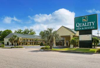 Quality Inn and Suites near Lake Eufaula has Smoking rooms