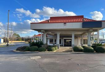 Motel 6 Montgomery Al Eastern Blvd has Smoking rooms