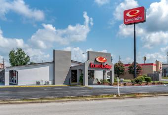 Econo Lodge Oxford has Smoking rooms