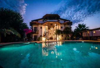 Murat Pasha Mansion has Balcony rooms