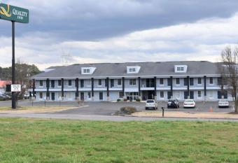 Quality Inn Scottsboro Us-72-Lake Guntersville Area has Smoking rooms