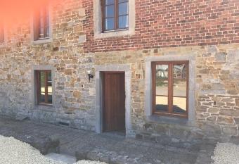 Le charme de l   Estroit allows 18 year olds to book a room