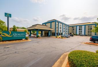 Quality Inn and Suites North Little Rock has Smoking rooms