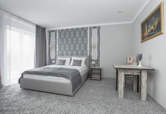 Mon Ami Hotel has Balcony rooms