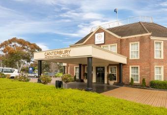 Quality Hotel Canterbury International allows 18 year olds to book a room